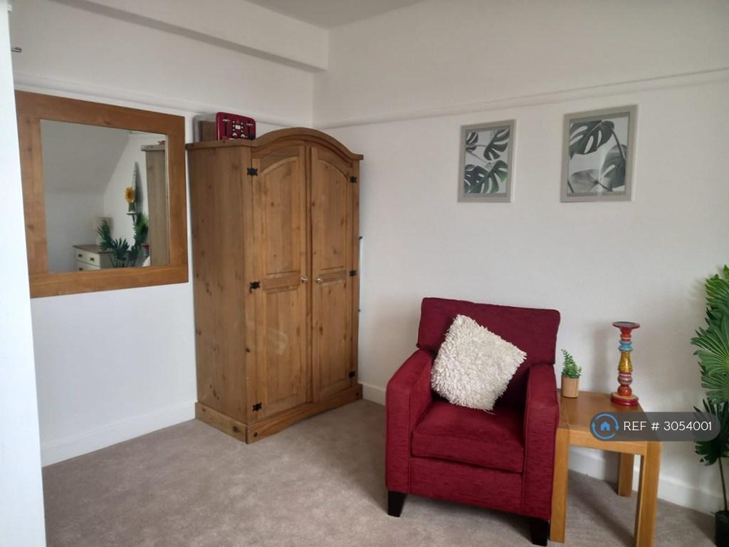 House in Southampton - More