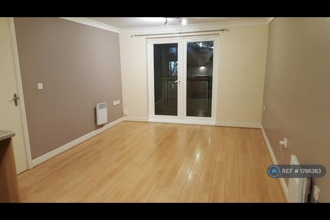 2 bedroom flat to rent, Chingford, London, E4