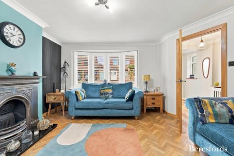 3 bedroom semi-detached house for sale, Magnolia Way, Pilgrims Hatch, CM15