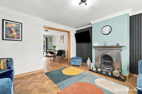 3 bedroom semi-detached house for sale, Magnolia Way, Pilgrims Hatch, CM15