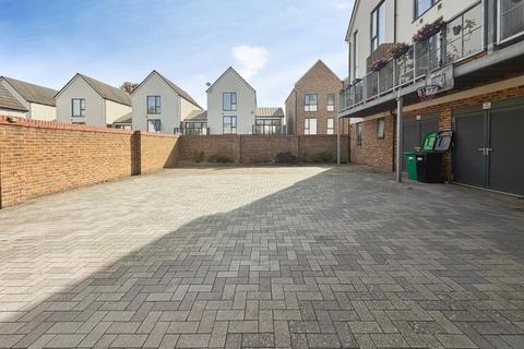 1 bedroom maisonette for sale, Churchill Road, Uxbridge, Middlesex