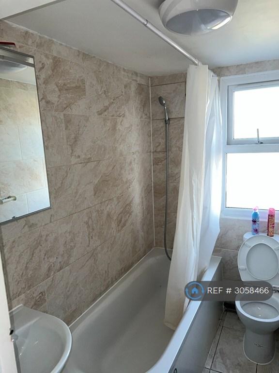 House in Dagenham - View 4
