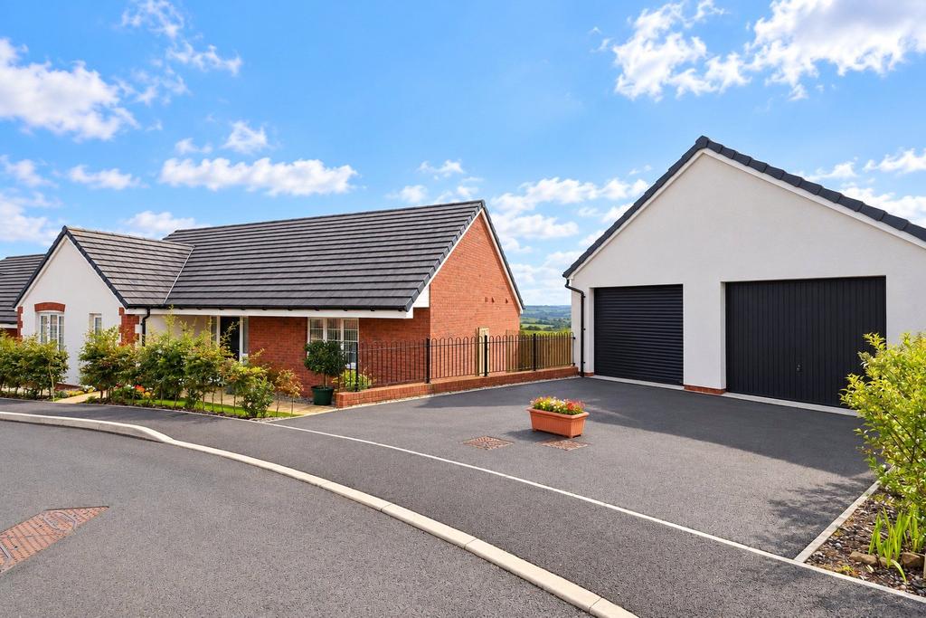 Basics Devon Antler Close, South Molton, Devon, EX36 3 bed bungalow for sale - £525,000