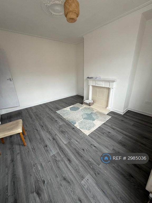 House in Leeds, West Yorkshire - View 2