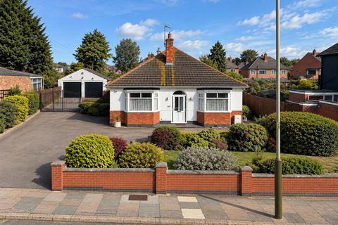 3 bedroom detached bungalow for sale, Wigston Lane, Leicester LE2