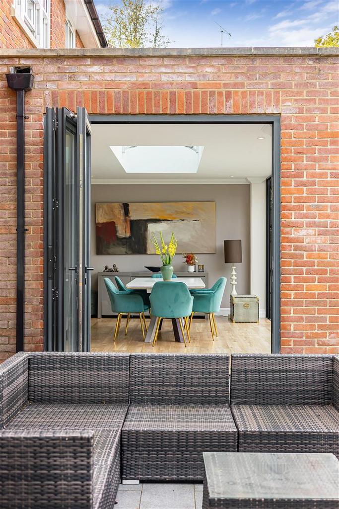 House in Sonning, Wokingham - More
