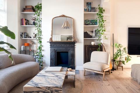 3 bedroom terraced house for sale, Livingstone Road, London E17