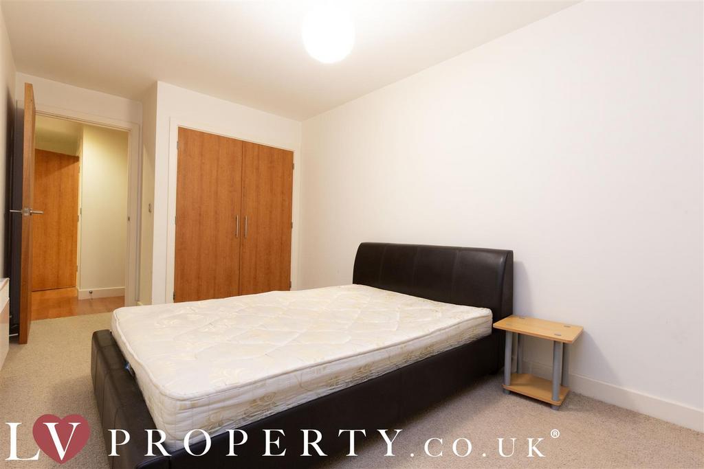 Apartment in West Midlands - More
