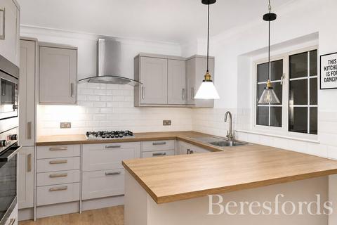 2 bedroom end of terrace house for sale, Vernon Crescent, Brentwood, CM13