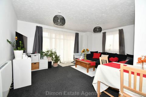 2 bedroom flat for sale, Fowey Court, Priddy`s Hard