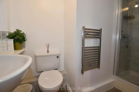 2 bedroom flat for sale, Fowey Court, Priddy`s Hard