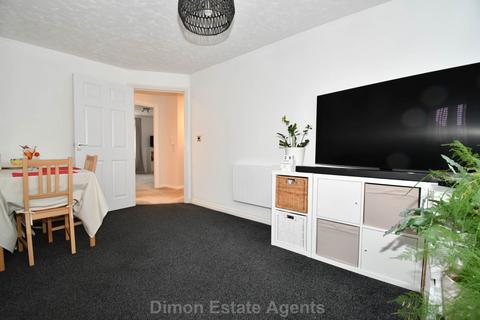 2 bedroom flat for sale, Fowey Court, Priddy`s Hard
