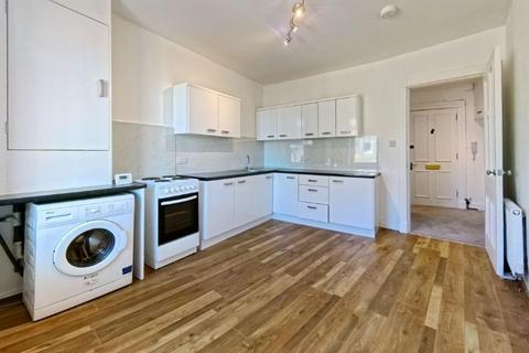 3 bedroom flat to rent, Victoria Road, Torry, Aberdeen, AB11