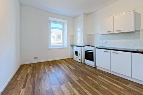 3 bedroom flat to rent, Victoria Road, Torry, Aberdeen, AB11