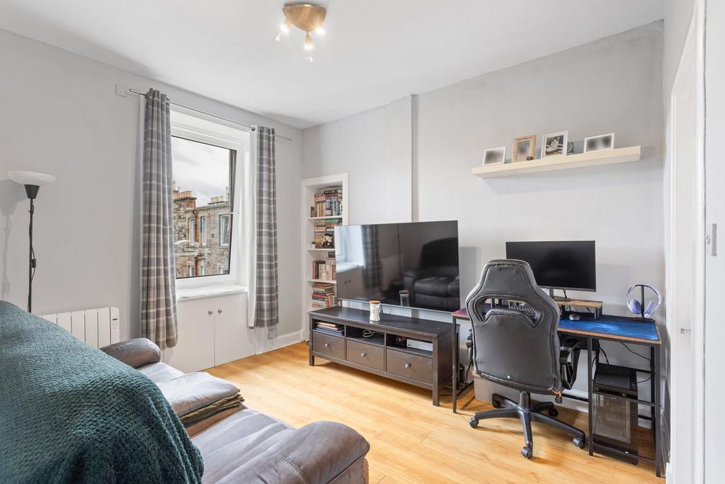 Apartment in Edinburgh - View 3