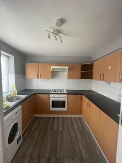 3 bedroom flat to rent, Tadworth Parade, Romford, Hornchurch RM12