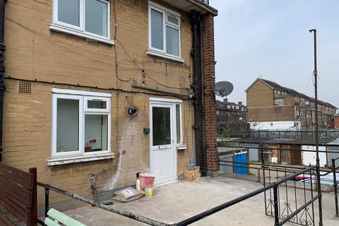 2 bedroom flat to rent, Tadworth Parade, Romford, Hornchurch RM12
