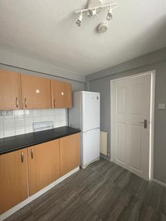 2 bedroom flat to rent, Tadworth Parade, Romford, Hornchurch RM12