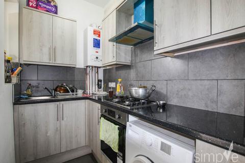 2 bedroom ground floor flat to rent, Villiers Road, Southall, Middlesex