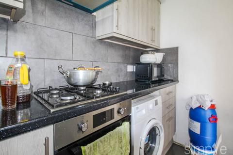 2 bedroom ground floor flat to rent, Villiers Road, Southall, Middlesex