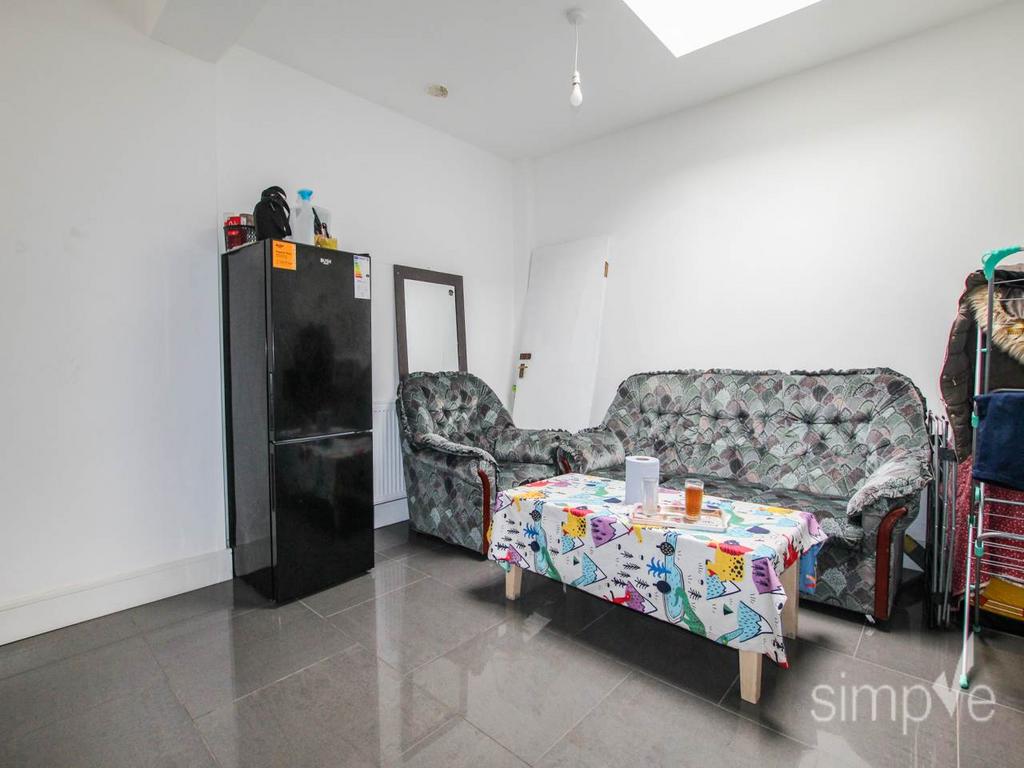 Apartment in Middlesex - View 3