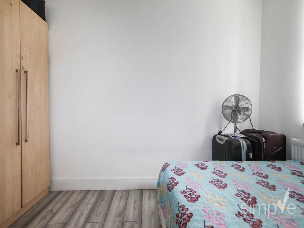 Apartment in Middlesex - View 4