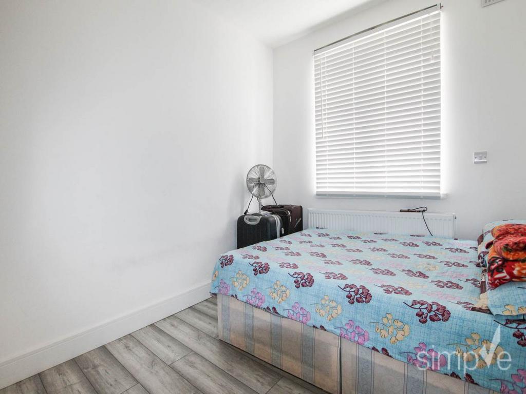 Apartment in Middlesex - View 5