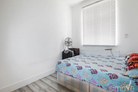 2 bedroom ground floor flat to rent, Villiers Road, Southall, Middlesex