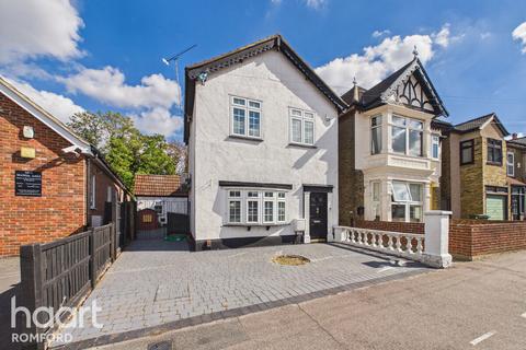 4 bedroom detached house for sale, Manor Road, Romford