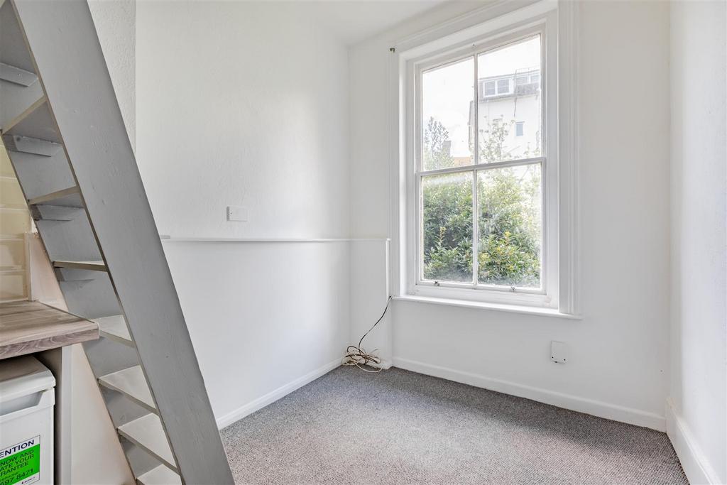 Apartment in Brighton - View 4