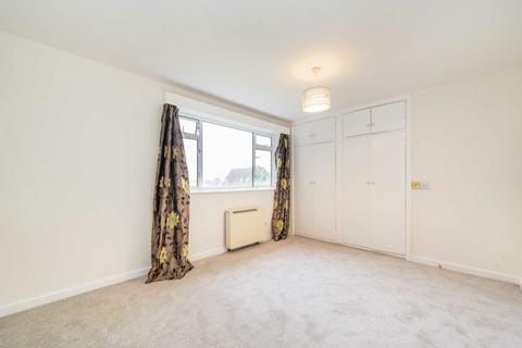 2 bedroom flat to rent, Rickmansworth Road, Watford WD18