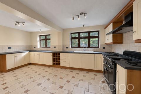 4 bedroom detached house to rent, Darsham Gardens, Newcastle, ST5