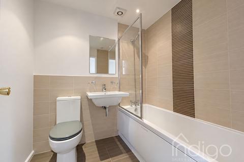 4 bedroom detached house to rent, Darsham Gardens, Newcastle, ST5