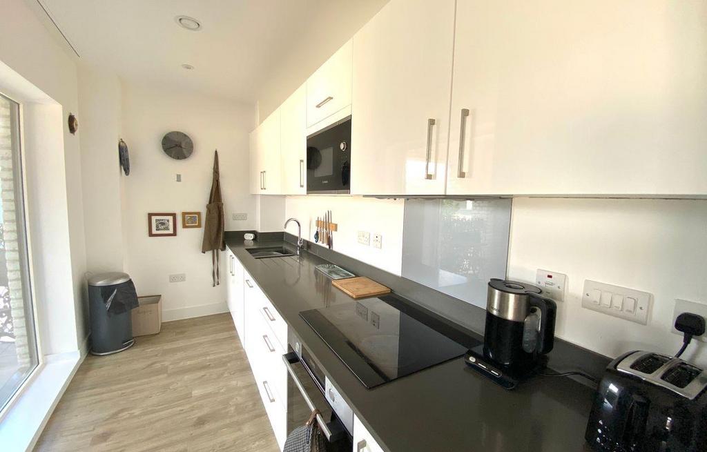 Apartment in Cambridge, Fen Ditton - View 4