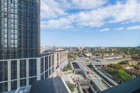2 bedroom apartment to rent, Affinity View, E16