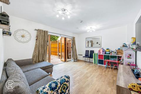 3 bedroom end of terrace house for sale, Alton Court, London, W7