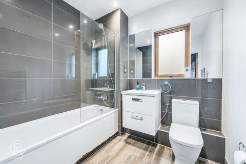 3 bedroom end of terrace house for sale, Alton Court, London, W7