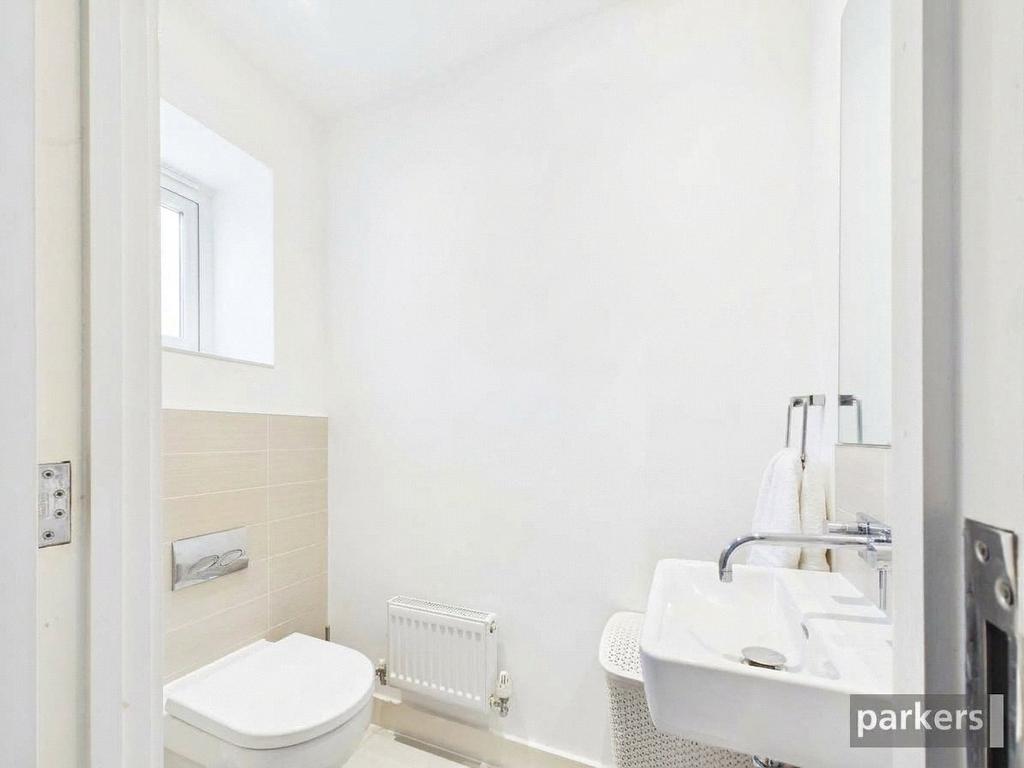 House in Reading, Kennet Island, Whitley - More