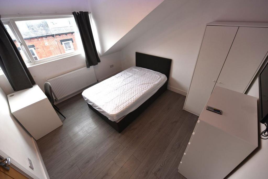 House in Leeds, Hyde Park - View 5