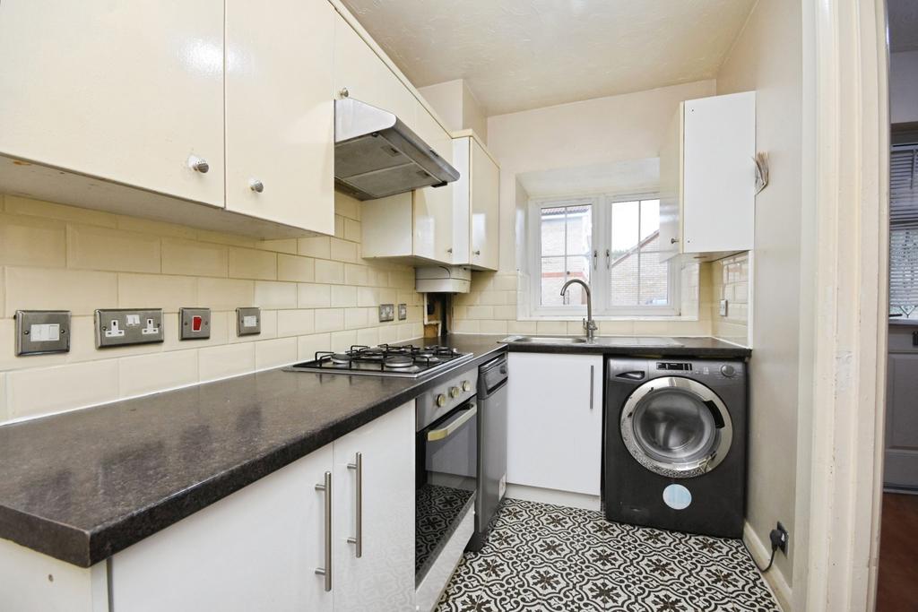 House in Romford - More