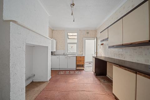 5 bedroom end of terrace house for sale, London Road, Gravesend DA11