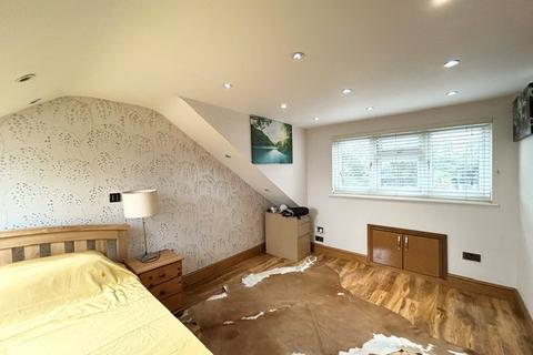 4 bedroom house to rent, Crow Lane, Romford, RM7