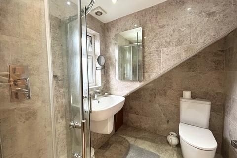 4 bedroom house to rent, Crow Lane, Romford, RM7