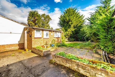 3 bedroom terraced house for sale, Bazalgette Gardens, New Malden, KT3