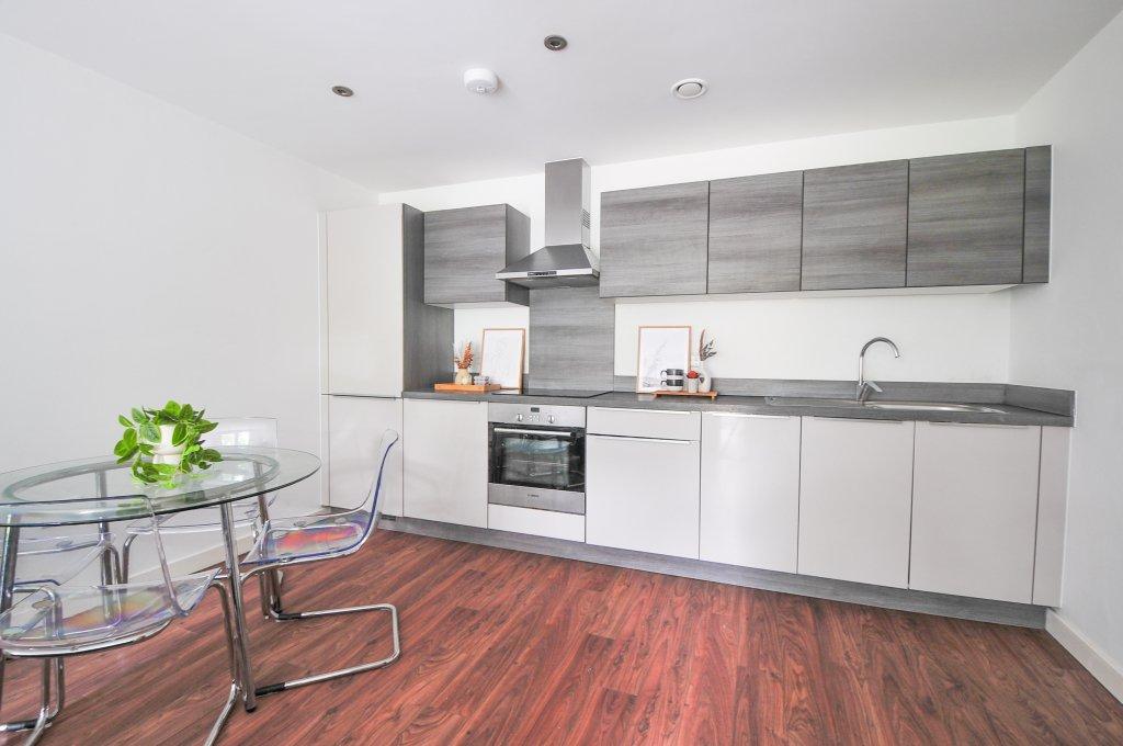 Apartment in Salford - More