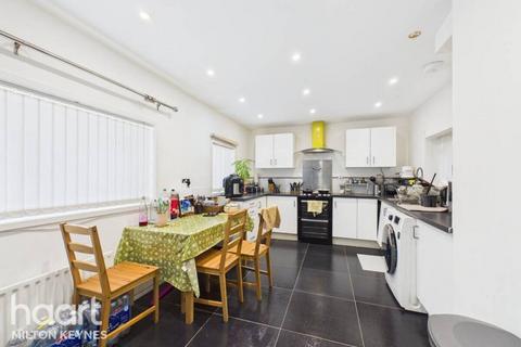 4 bedroom end of terrace house to rent, Smithergill Court, Heelands