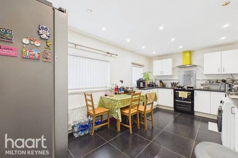 4 bedroom end of terrace house to rent, Smithergill Court, Heelands