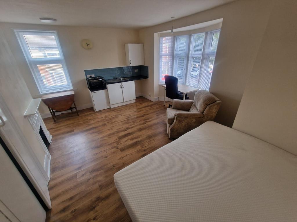 Apartment in Leicester - View 3