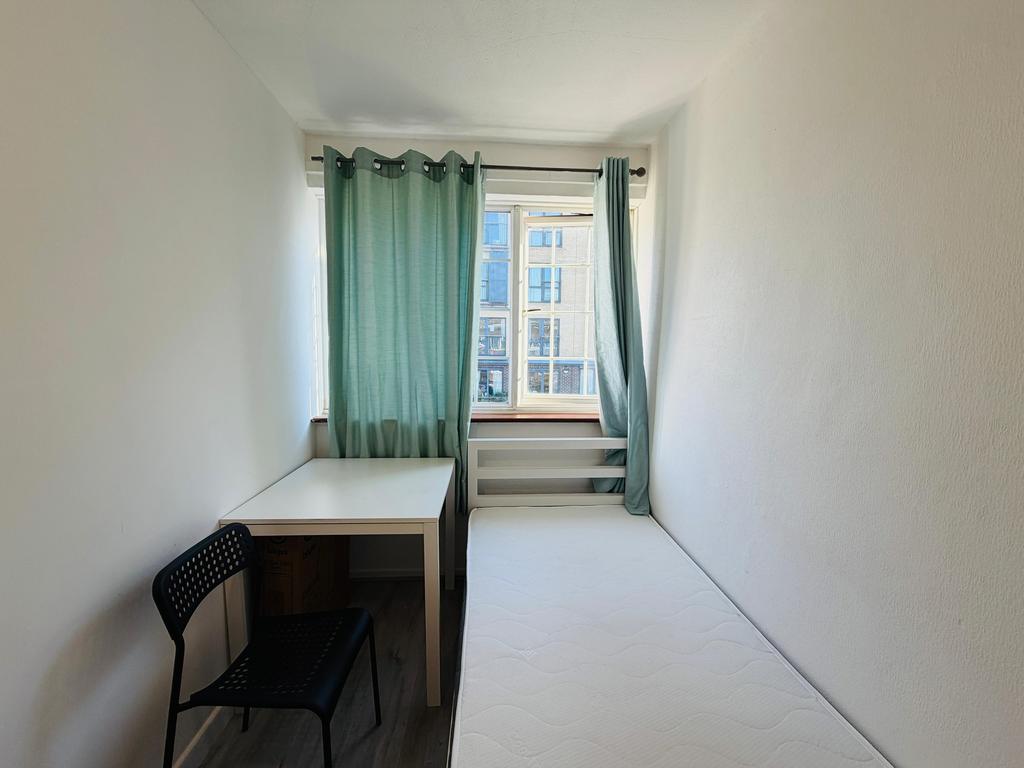 House in London - View 2