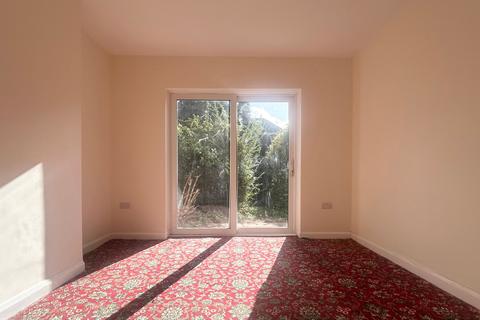 3 bedroom semi-detached house to rent, Romway Road, Leicester, LE5